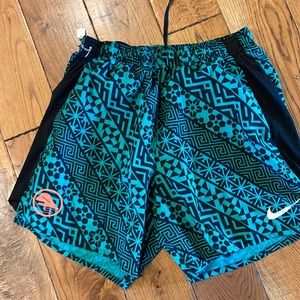 Mens Nike L running shorts
